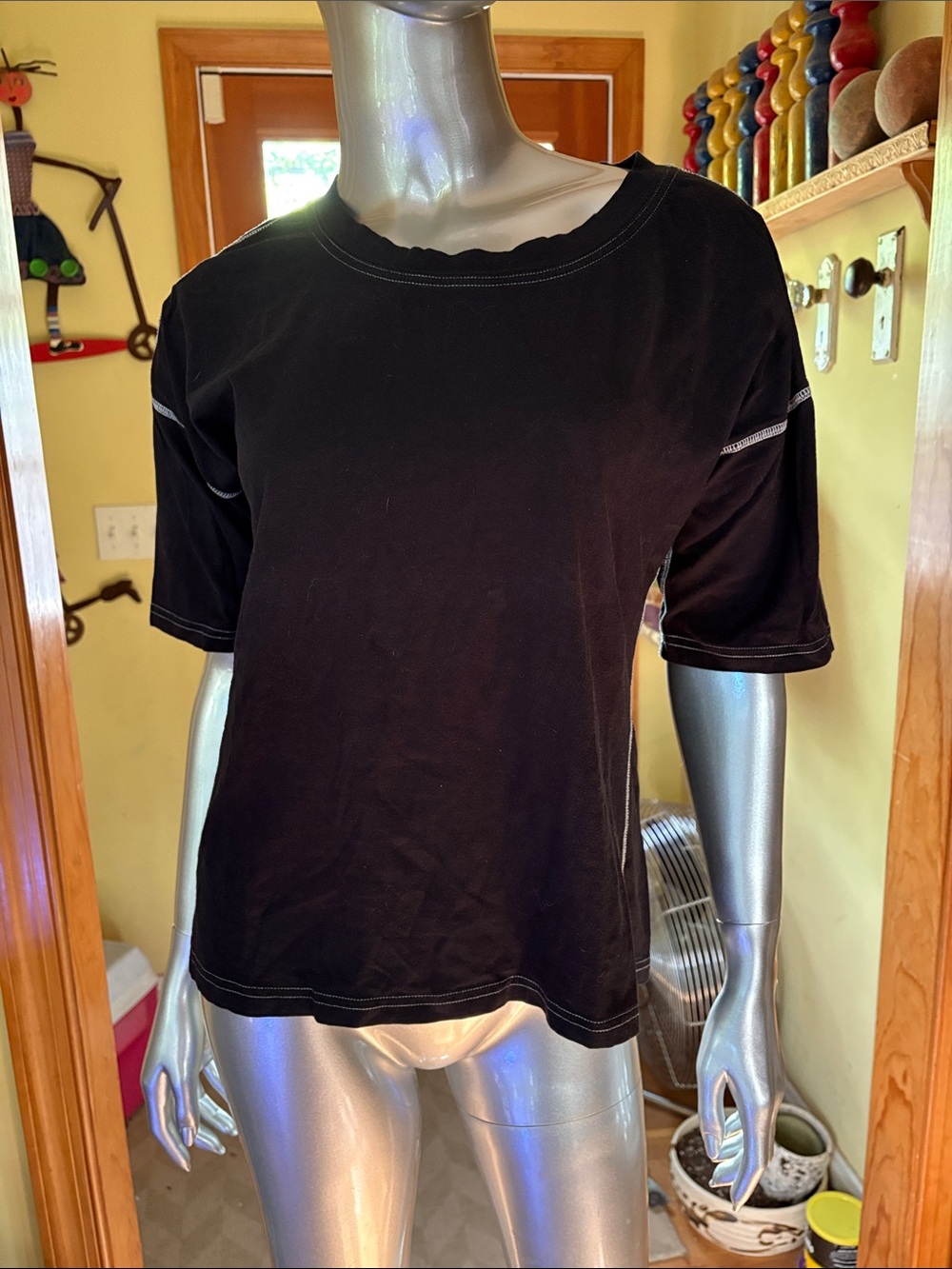 GAIAM Black Short Sleeve Crewneck Top with Contrast Stitching